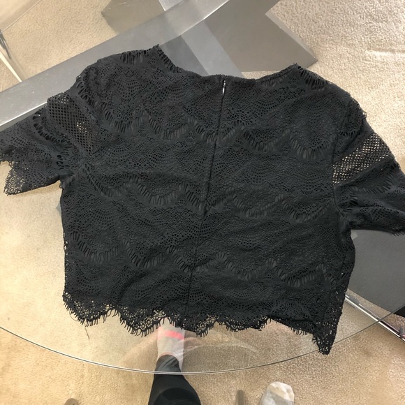 Express lace crop top - Picture 2 of 3